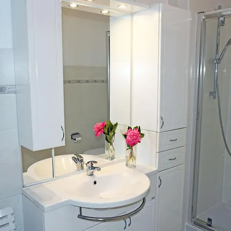 Mit Terrasse Balkon Und Meerblick Hh *